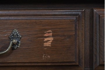 中古　美品　希少な廃番品　カリモク家具(karimoku)　domani(ドマーニ)　QUEENS LIFE(クイーンズライフ)　ミラーバックのキャビネット　現行推定定価約110万円　(R-085819)