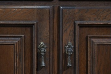 中古　美品　希少な廃番品　カリモク家具(karimoku)　domani(ドマーニ)　QUEENS LIFE(クイーンズライフ)　ミラーバックのキャビネット　現行推定定価約110万円　(R-085819)