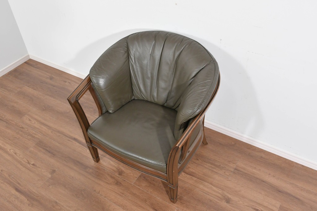 中古　maruni(マルニ木工)　地中海ロイヤルシリーズ　本革(レザー)　気品ある佇まいのラウンジチェア　定価約48万円　(R-085821)