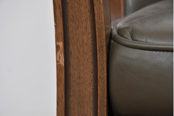 中古　maruni(マルニ木工)　地中海ロイヤルシリーズ　本革(レザー)　気品ある佇まいのラウンジチェア　定価約48万円　(R-085821)