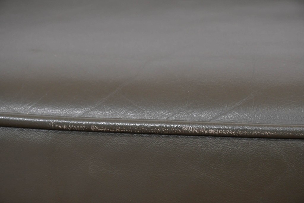 中古　maruni(マルニ木工)　地中海ロイヤルシリーズ　本革(レザー)　気品ある佇まいのラウンジチェア　定価約48万円　(R-085821)