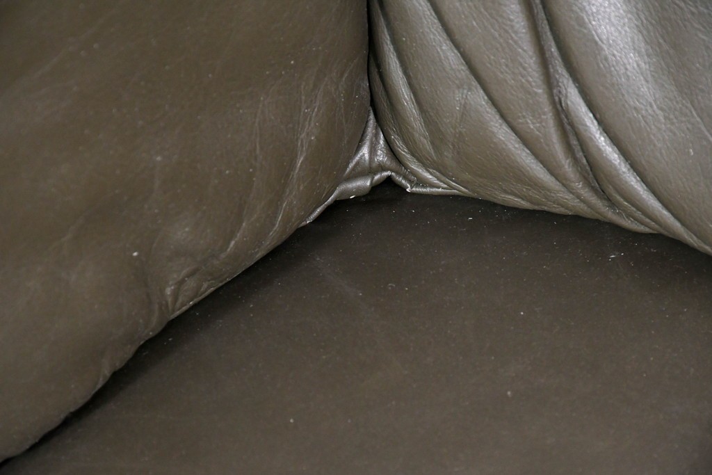 中古　maruni(マルニ木工)　地中海ロイヤルシリーズ　本革(レザー)　気品ある佇まいのラウンジチェア　定価約48万円　(R-085821)