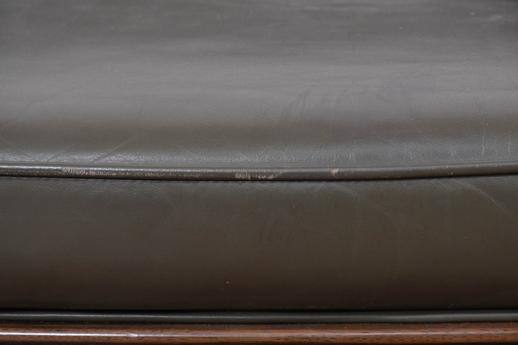 中古　maruni(マルニ木工)　地中海ロイヤルシリーズ　本革(レザー)　気品ある佇まいのラウンジチェア　定価約48万円　(R-085821)