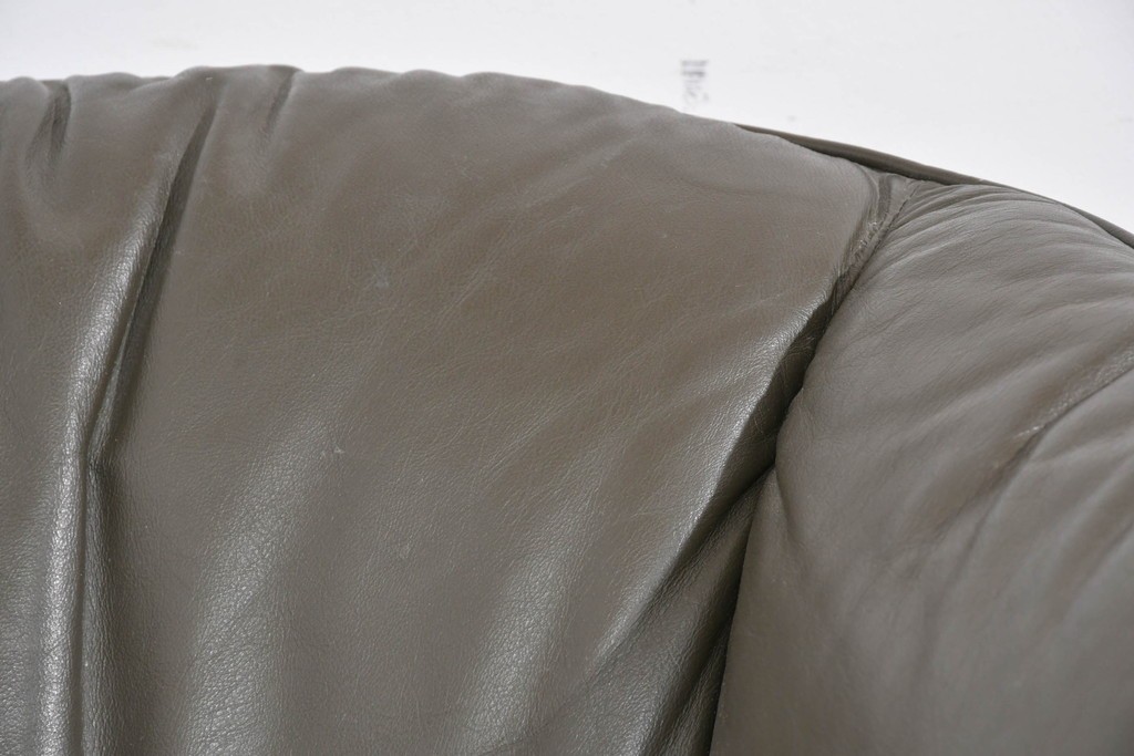 中古　maruni(マルニ木工)　地中海ロイヤルシリーズ　本革(レザー)　気品ある佇まいのラウンジチェア　定価約48万円　(R-085821)