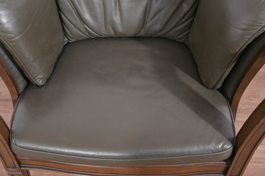 中古　maruni(マルニ木工)　地中海ロイヤルシリーズ　本革(レザー)　気品ある佇まいのラウンジチェア　定価約48万円　(R-085821)