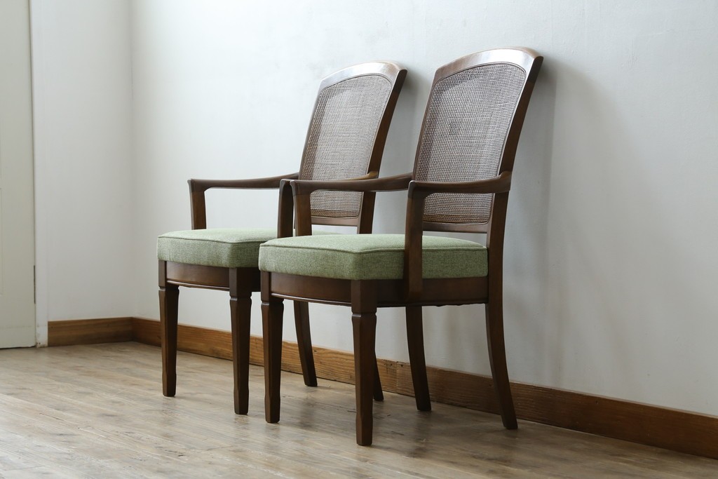 中古　超美品　maruni(マルニ木工)　地中海ロイヤルシリーズ　柔らかな曲線アームが魅力のレティーロチェア2脚セット　定価(2脚合計)約19万円　(R-085828)