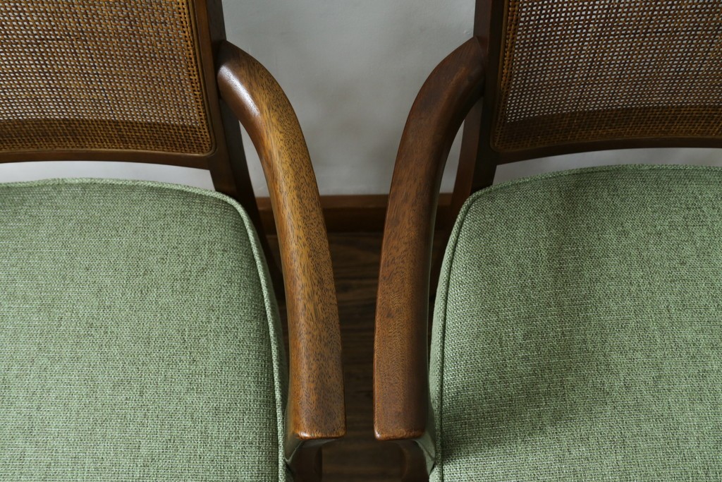 中古　超美品　maruni(マルニ木工)　地中海ロイヤルシリーズ　柔らかな曲線アームが魅力のレティーロチェア2脚セット　定価(2脚合計)約19万円　(R-085828)