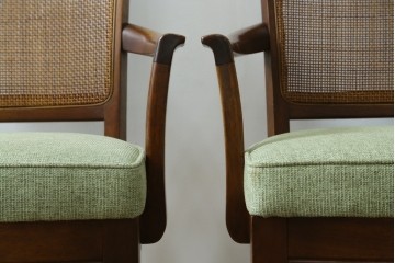 中古　超美品　maruni(マルニ木工)　地中海ロイヤルシリーズ　柔らかな曲線アームが魅力のレティーロチェア2脚セット　定価(2脚合計)約19万円　(R-085828)