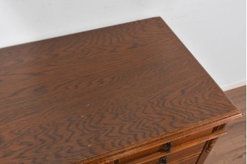 中古　美品　希少な廃番品　三越家具(現カントリーハウス)　Brugge(ブルージュ)　重厚感のある佇まいとクラシカルな装飾が魅力のデスク　(R-085829)