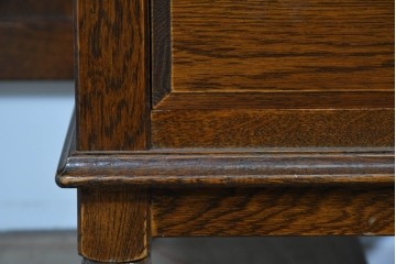 中古　美品　希少な廃番品　三越家具(現カントリーハウス)　Brugge(ブルージュ)　重厚感のある佇まいとクラシカルな装飾が魅力のデスク　(R-085829)