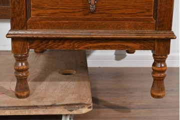 中古　美品　希少な廃番品　三越家具(現カントリーハウス)　Brugge(ブルージュ)　重厚感のある佇まいとクラシカルな装飾が魅力のデスク　(R-085829)