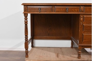 中古　美品　希少な廃番品　三越家具(現カントリーハウス)　Brugge(ブルージュ)　重厚感のある佇まいとクラシカルな装飾が魅力のデスク　(R-085829)