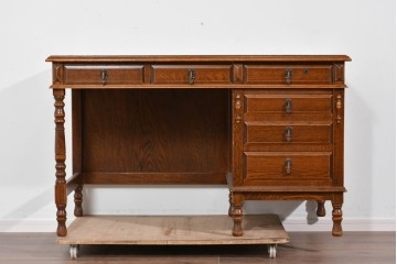 中古　美品　希少な廃番品　三越家具(現カントリーハウス)　Brugge(ブルージュ)　重厚感のある佇まいとクラシカルな装飾が魅力のデスク　(R-085829)