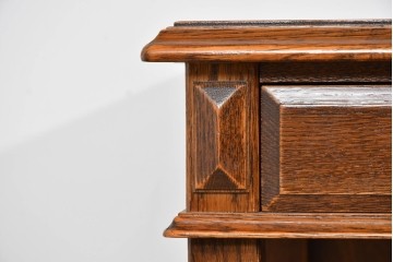 中古　美品　希少な廃番品　三越家具(現カントリーハウス)　Brugge(ブルージュ)　重厚感のある佇まいとクラシカルな装飾が魅力のデスク　(R-085829)