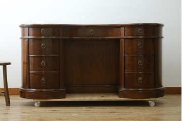 中古　DREXEL HERITAGE(ドレクセルヘリテイジ)　Cameo Classics(キャメオクラシックス)　気品ある曲面フォルムと木目が魅力のキドニーデスク　(R-085830)