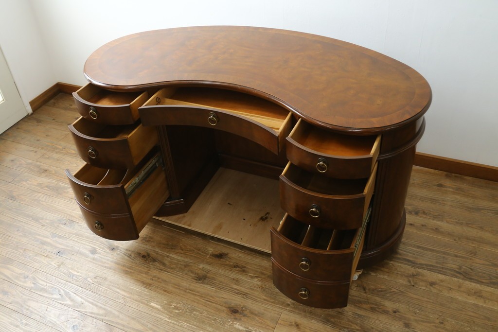 中古　DREXEL HERITAGE(ドレクセルヘリテイジ)　Cameo Classics(キャメオクラシックス)　気品ある曲面フォルムと木目が魅力のキドニーデスク　(R-085830)