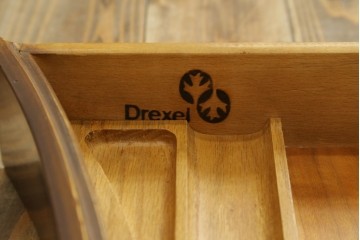 中古　DREXEL HERITAGE(ドレクセルヘリテイジ)　Cameo Classics(キャメオクラシックス)　気品ある曲面フォルムと木目が魅力のキドニーデスク　(R-085830)