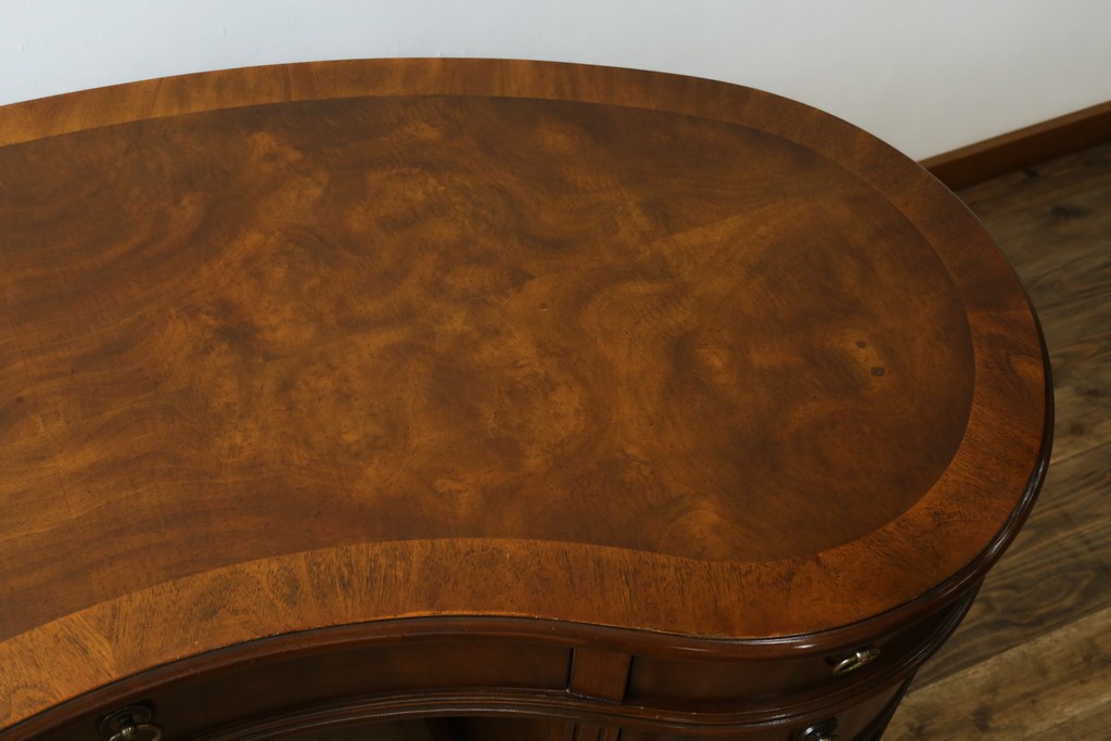 中古　DREXEL HERITAGE(ドレクセルヘリテイジ)　Cameo Classics(キャメオクラシックス)　気品ある曲面フォルムと木目が魅力のキドニーデスク　(R-085830)
