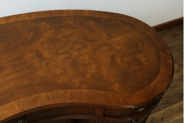 中古　DREXEL HERITAGE(ドレクセルヘリテイジ)　Cameo Classics(キャメオクラシックス)　気品ある曲面フォルムと木目が魅力のキドニーデスク　(R-085830)
