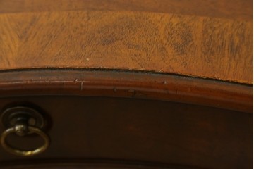 中古　DREXEL HERITAGE(ドレクセルヘリテイジ)　Cameo Classics(キャメオクラシックス)　気品ある曲面フォルムと木目が魅力のキドニーデスク　(R-085830)