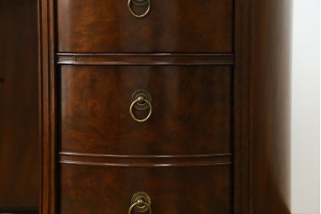中古　DREXEL HERITAGE(ドレクセルヘリテイジ)　Cameo Classics(キャメオクラシックス)　気品ある曲面フォルムと木目が魅力のキドニーデスク　(R-085830)