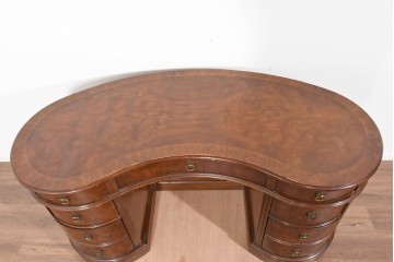 中古　DREXEL HERITAGE(ドレクセルヘリテイジ)　Cameo Classics(キャメオクラシックス)　気品ある曲面フォルムと木目が魅力のキドニーデスク　(R-085830)