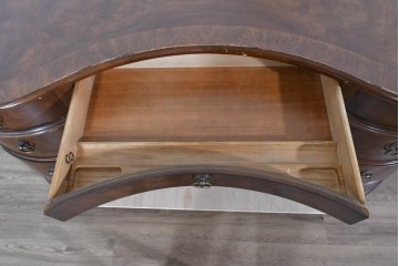 中古　DREXEL HERITAGE(ドレクセルヘリテイジ)　Cameo Classics(キャメオクラシックス)　気品ある曲面フォルムと木目が魅力のキドニーデスク　(R-085830)