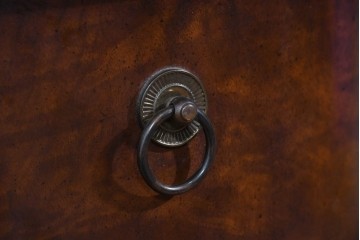 中古　DREXEL HERITAGE(ドレクセルヘリテイジ)　Cameo Classics(キャメオクラシックス)　気品ある曲面フォルムと木目が魅力のキドニーデスク　(R-085830)