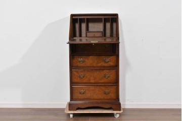 イギリスヴィンテージ　人気の幅狭サイズ　マホガニー材　レザートップのライティングビューロー　(R-085831)