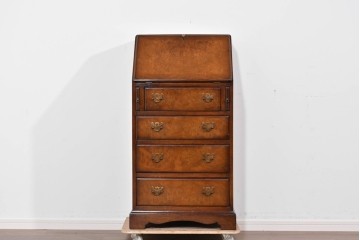 イギリスヴィンテージ　人気の幅狭サイズ　マホガニー材　レザートップのライティングビューロー　(R-085831)