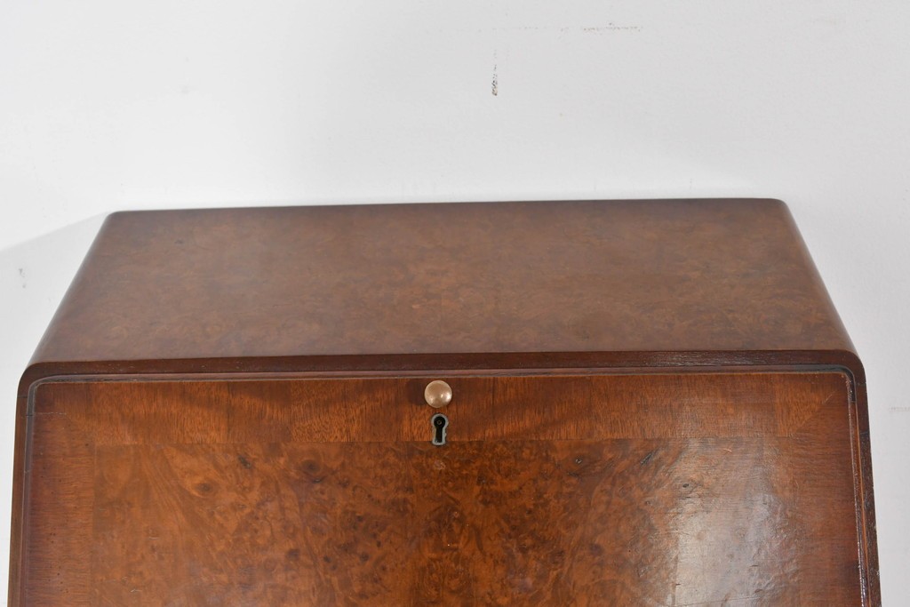 イギリスヴィンテージ　人気の幅狭サイズ　マホガニー材　レザートップのライティングビューロー　(R-085831)