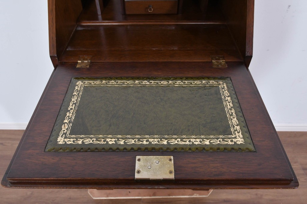 イギリスヴィンテージ　人気の幅狭サイズ　マホガニー材　レザートップのライティングビューロー　(R-085831)