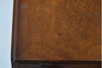 イギリスヴィンテージ　人気の幅狭サイズ　マホガニー材　レザートップのライティングビューロー　(R-085831)