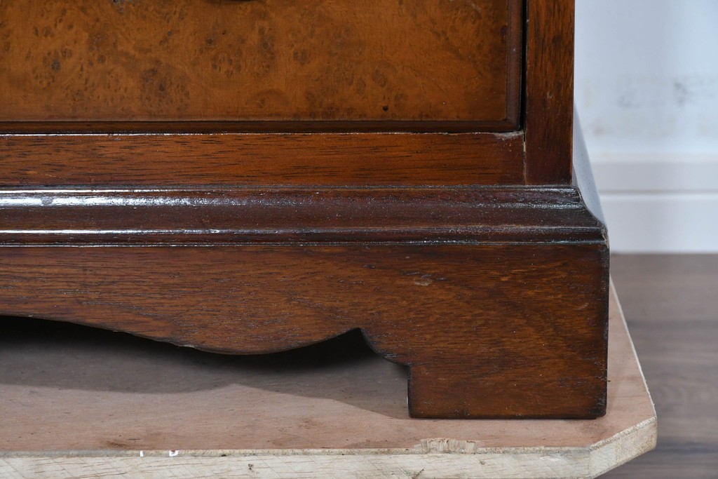 イギリスヴィンテージ　人気の幅狭サイズ　マホガニー材　レザートップのライティングビューロー　(R-085831)