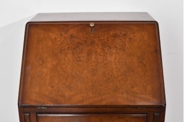 イギリスヴィンテージ　人気の幅狭サイズ　マホガニー材　レザートップのライティングビューロー　(R-085831)