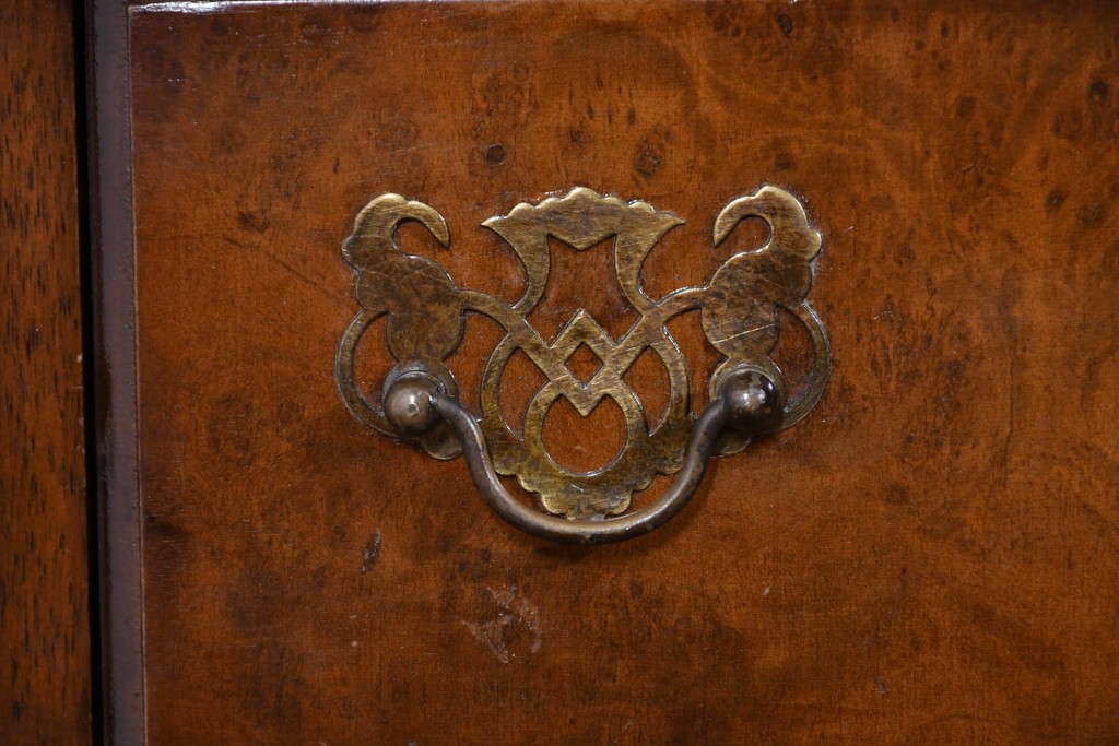 イギリスヴィンテージ　人気の幅狭サイズ　マホガニー材　レザートップのライティングビューロー　(R-085831)