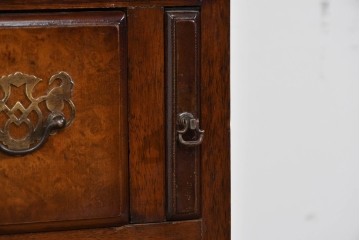 イギリスヴィンテージ　人気の幅狭サイズ　マホガニー材　レザートップのライティングビューロー　(R-085831)