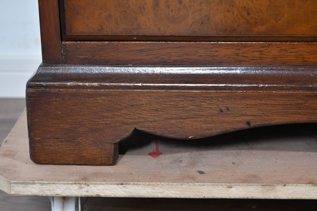 イギリスヴィンテージ　人気の幅狭サイズ　マホガニー材　レザートップのライティングビューロー　(R-085831)