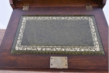 イギリスヴィンテージ　人気の幅狭サイズ　マホガニー材　レザートップのライティングビューロー　(R-085831)