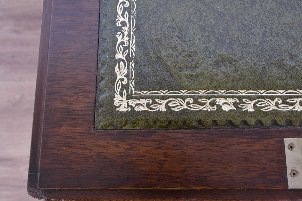 イギリスヴィンテージ　人気の幅狭サイズ　マホガニー材　レザートップのライティングビューロー　(R-085831)