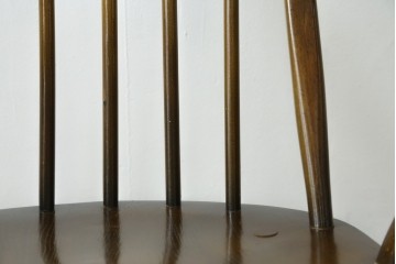 イギリスヴィンテージ　ERCOL(アーコール)　柔らかな曲線美が印象的なクエーカーロッキングチェア　(R-085832)