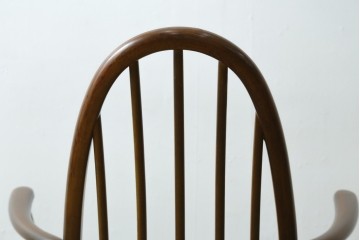 イギリスヴィンテージ　ERCOL(アーコール)　柔らかな曲線美が印象的なクエーカーロッキングチェア　(R-085832)