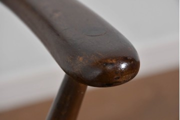 イギリスヴィンテージ　ERCOL(アーコール)　柔らかな曲線美が印象的なクエーカーロッキングチェア　(R-085832)