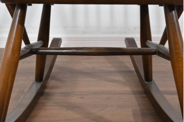 イギリスヴィンテージ　ERCOL(アーコール)　柔らかな曲線美が印象的なクエーカーロッキングチェア　(R-085832)