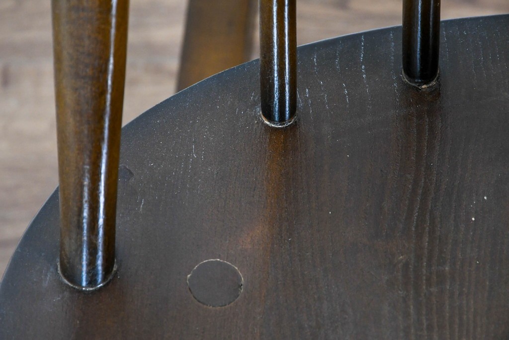 イギリスヴィンテージ　ERCOL(アーコール)　柔らかな曲線美が印象的なクエーカーロッキングチェア　(R-085832)