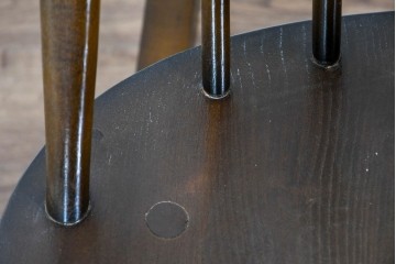 イギリスヴィンテージ　ERCOL(アーコール)　柔らかな曲線美が印象的なクエーカーロッキングチェア　(R-085832)