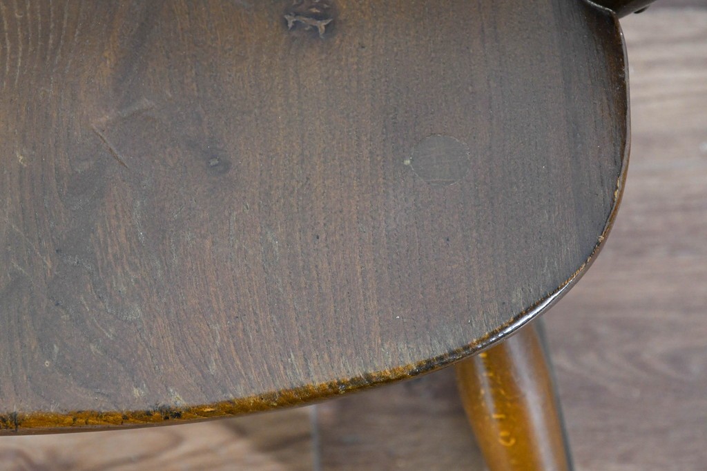 イギリスヴィンテージ　ERCOL(アーコール)　柔らかな曲線美が印象的なクエーカーロッキングチェア　(R-085832)