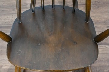 イギリスヴィンテージ　ERCOL(アーコール)　柔らかな曲線美が印象的なクエーカーロッキングチェア　(R-085832)