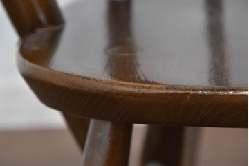 イギリスヴィンテージ　ERCOL(アーコール)　柔らかな曲線美が印象的なクエーカーロッキングチェア　(R-085832)