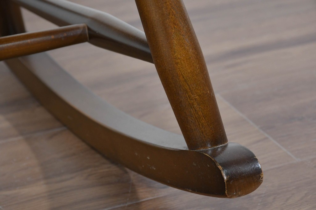 イギリスヴィンテージ　 美品　ERCOL(アーコール)　Chairmakers Chair(チェアメーカーズチェア)　曲木の美が際立つロッキングチェア　(R-085833)